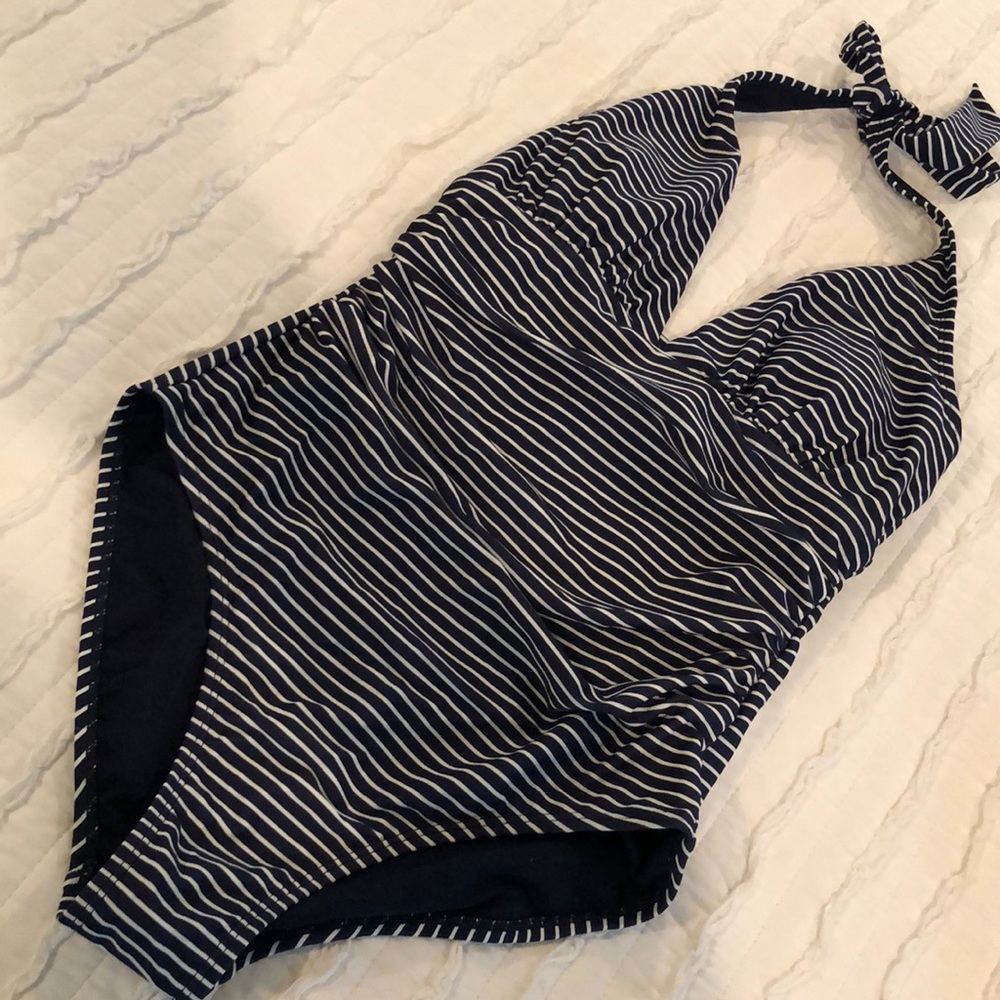 Like new! GAP one piece swimsuit, size S